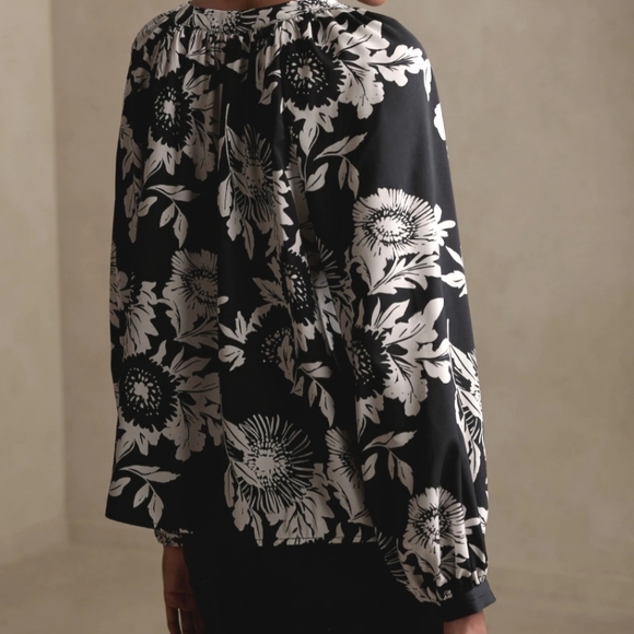 Black White Floral Volume-Sleeve Blouse Size S - Picture 3 of 10